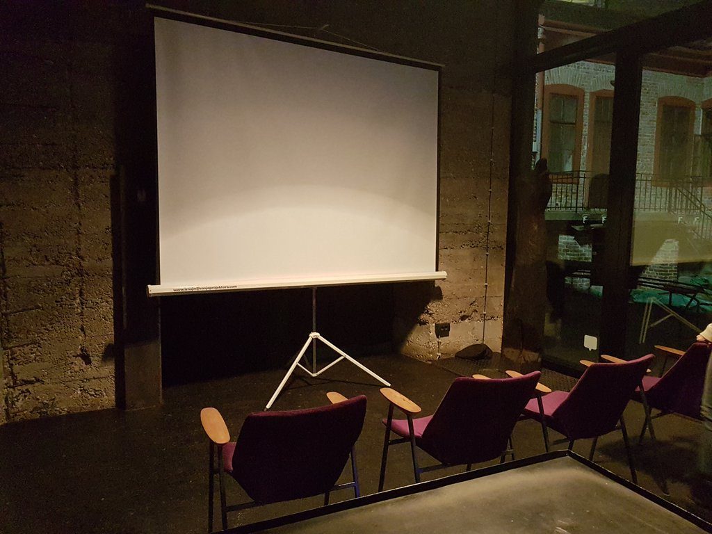 Galerija Štab Iznajmljivanje projektora za prikazivanje filma