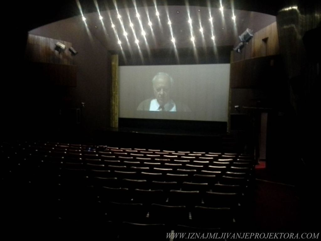 Iznajmljivanje projektora za premijeru filma "Bog da prosti"